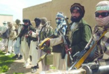 فرمانده پولیس نورستان: طالبان یک مدرسه و نسخه‌های قرآن‌کریم را به آتش کشیدند