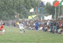 زمین‌های فوتبال «تخار» محلی  برای فرود بالگرد و هواپیمای نظامی