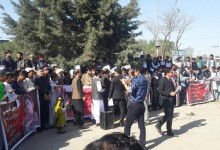 اعتراض گسترده به قتل یک نوجوان در کابل اختطاف‌چیان علنی اعدام شوند