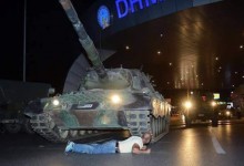 کودتای کلاسیک در ترکیه مدرن/  اردوغـــان:  با جان و تن و پوشیدن کفن از ترکیه دفاع می‌کنم
