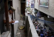 اعضای یک خانواده در هند از سقف آویزان شدند