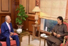 در دیدار خان و خلیل‌زاد مطرح شد: گفت‌وگوهای صلح با طالبان از سر گرفته شود