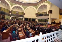 مجلس: وزارت مالیه نباید تنخواه کارمندان دولتی را به گروگان بگیرد